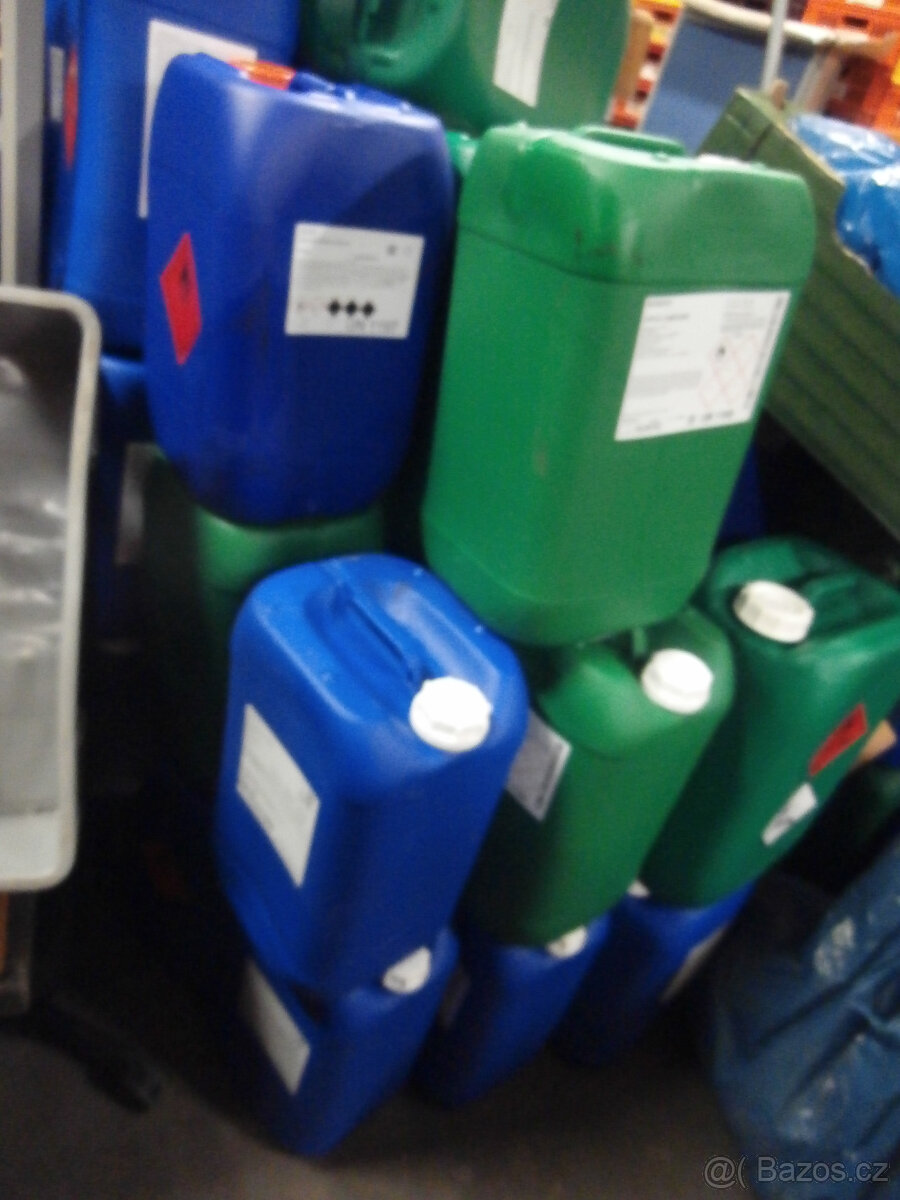 Kanystry plastové na 20 litrů použité za 50 kč - 9