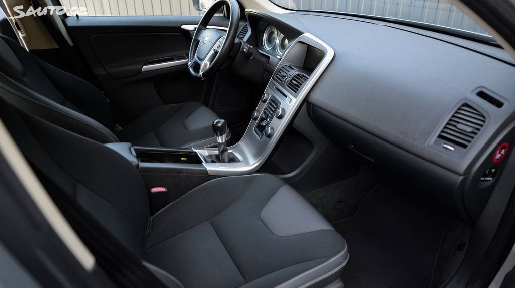Volvo XC60 2.4 D3 MANUÁL - 9