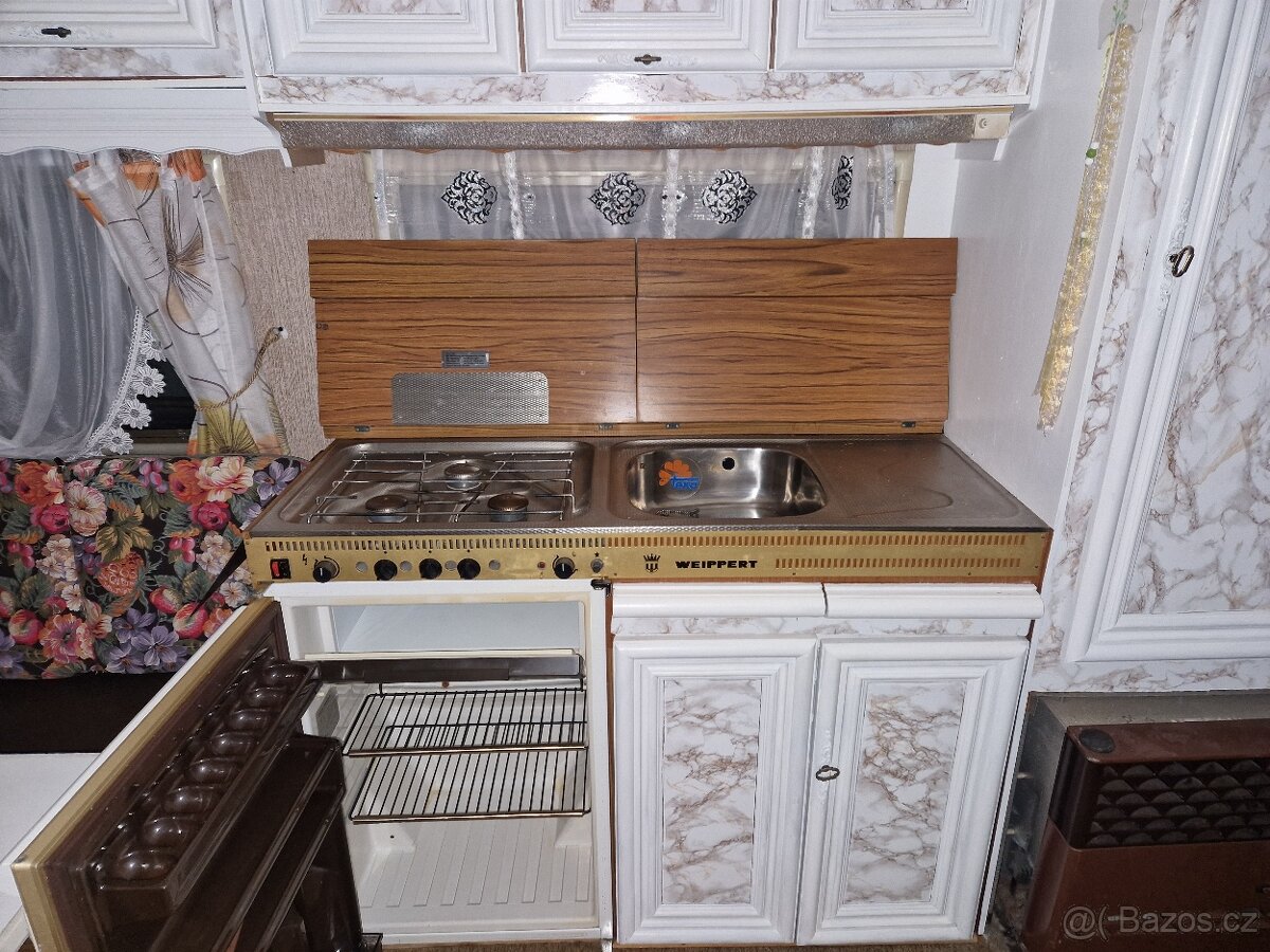 Karavan na pevné stání - 9