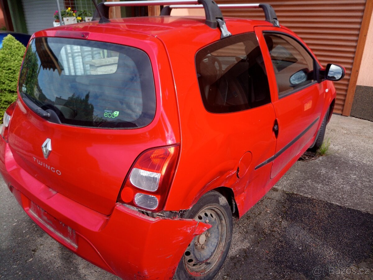 Renault TWINGO 1,2 - rok 2010, malá spotřeba, nízký nájezd - 9