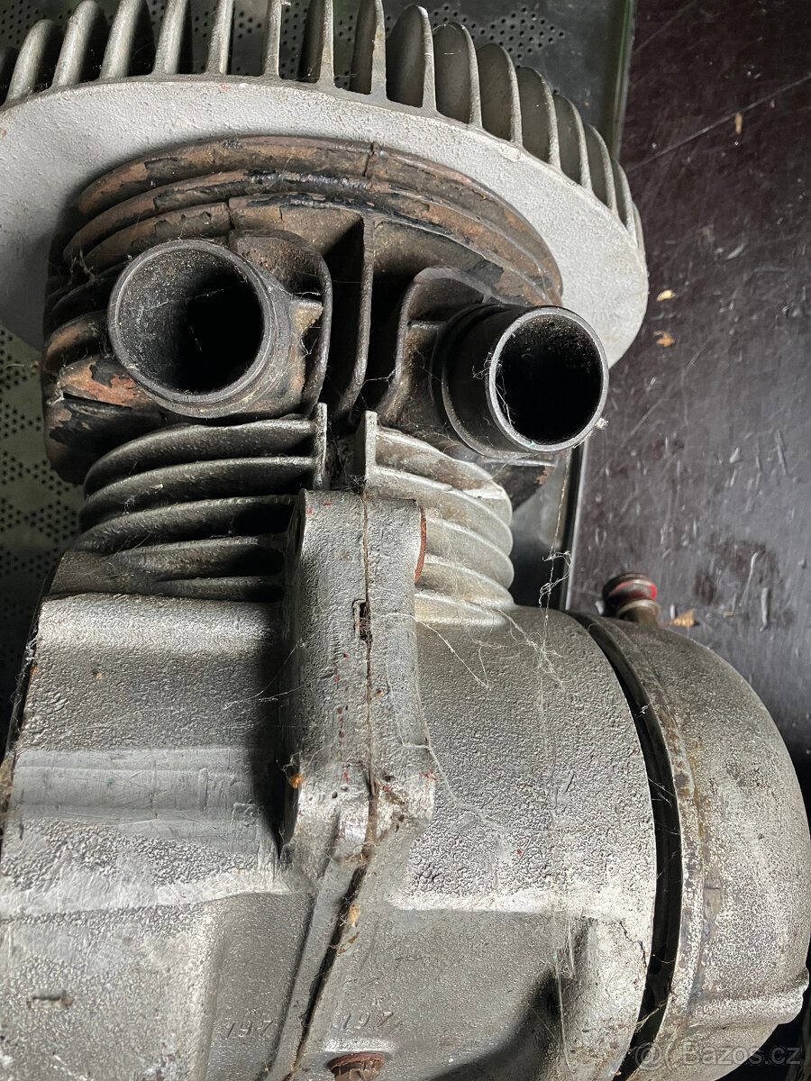 ČZ 250 typ 968 motokros-motor - 9