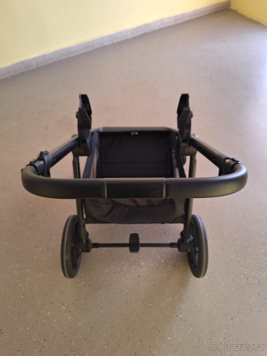 Kočárek Lionelo Layla 3v1 Grey stone + základna - 9