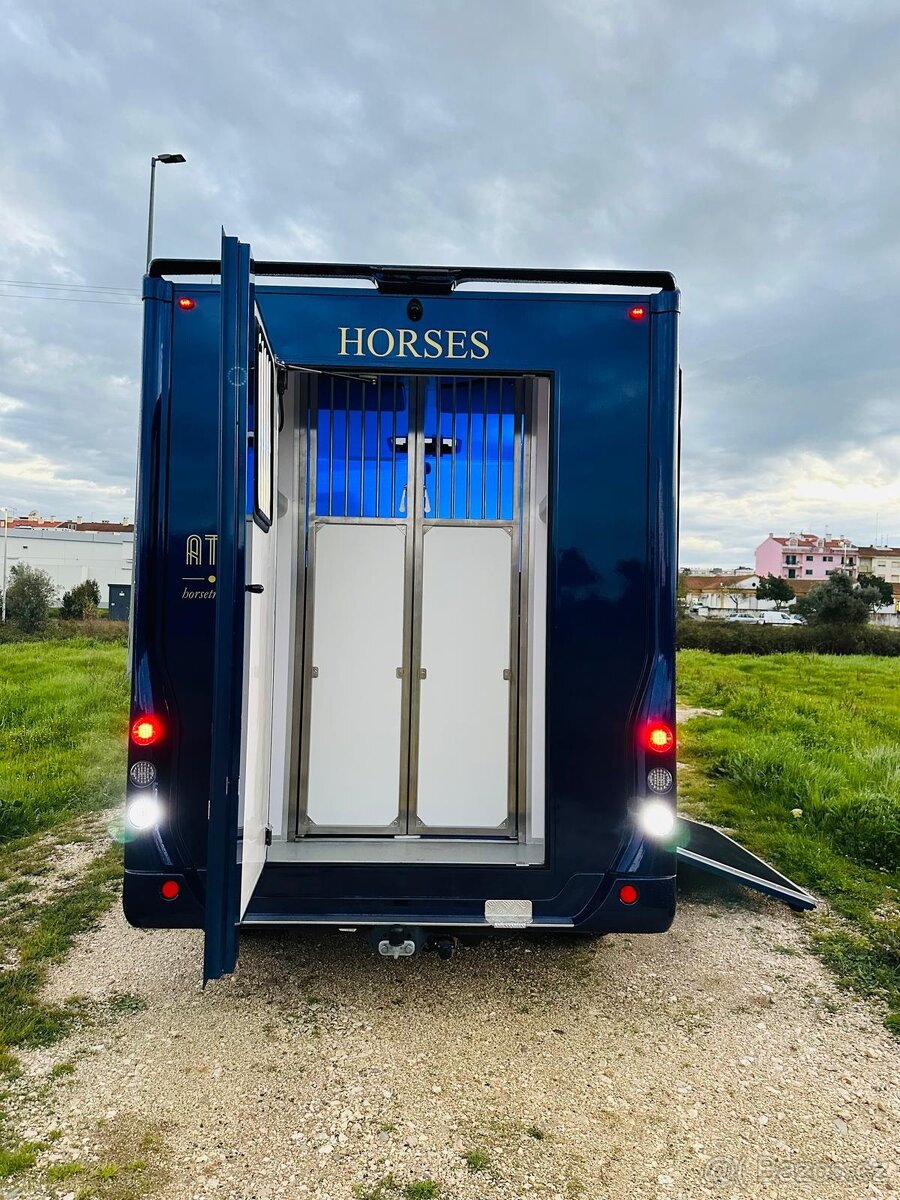 Přepravník na koně Renault ATM 5-místný / Automat - 9