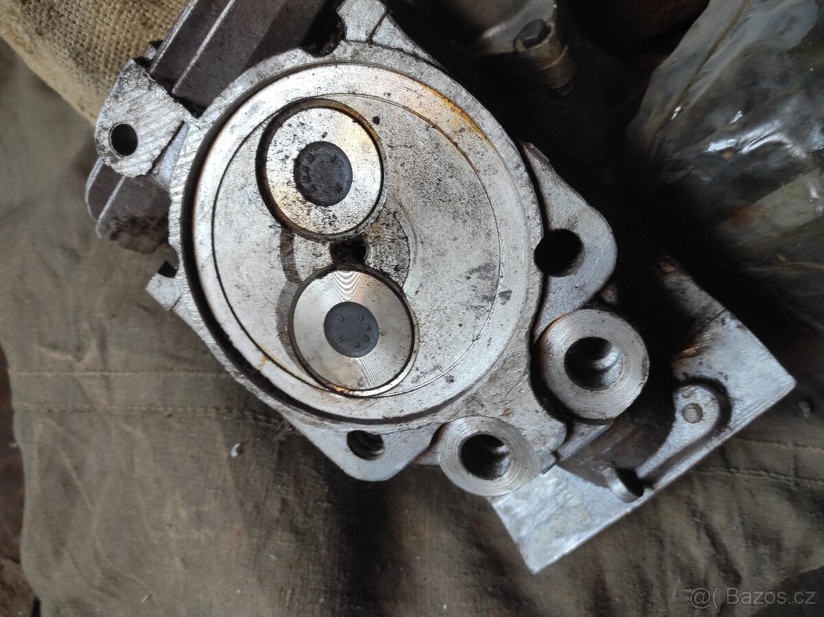 Tatra 148 vstřikovací čerpadlo, hlava, kompresor - 9