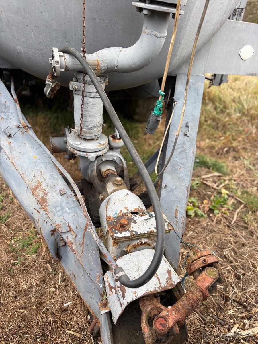 Cisterna fekál 8300L - 9