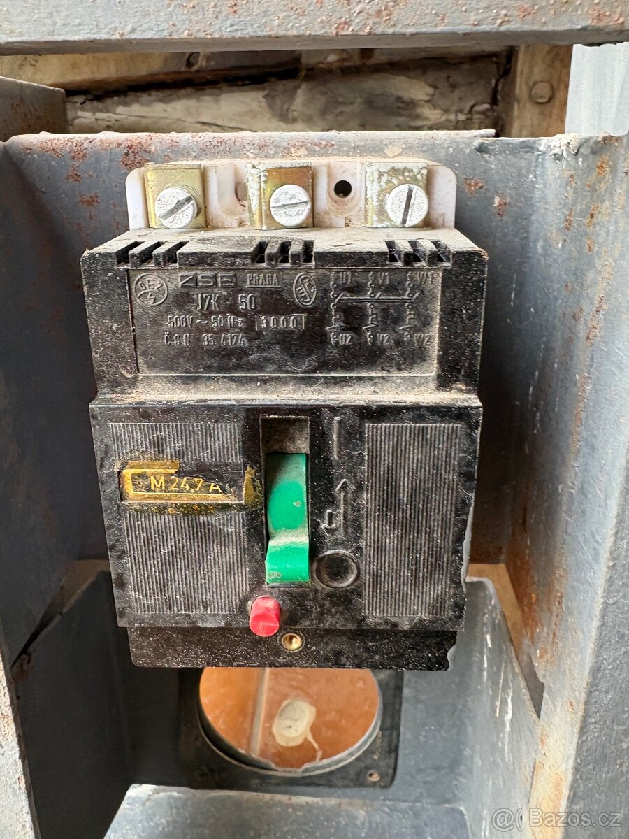 Kovová rozvodnice / rozvaděč / bedna - 9