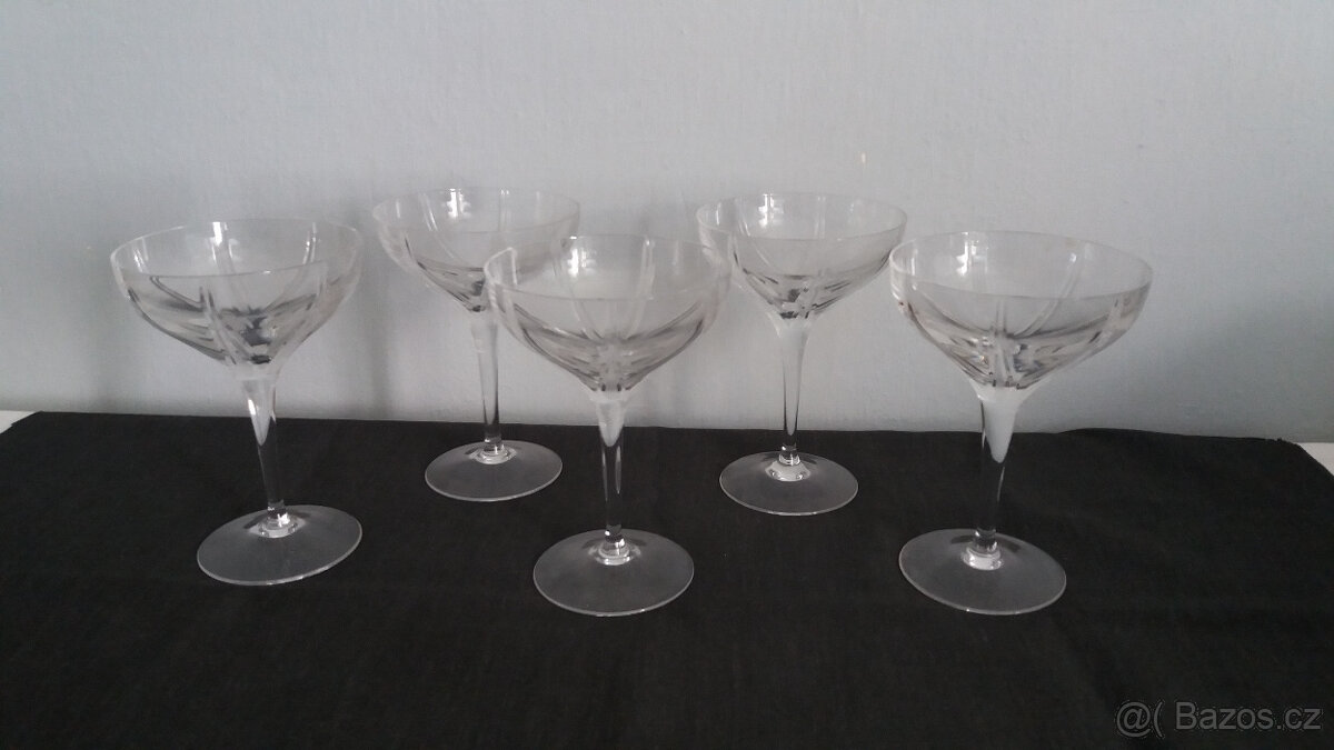 Prodám zachovalé skleničky, vázy, tácy, popelníky atd. - 9