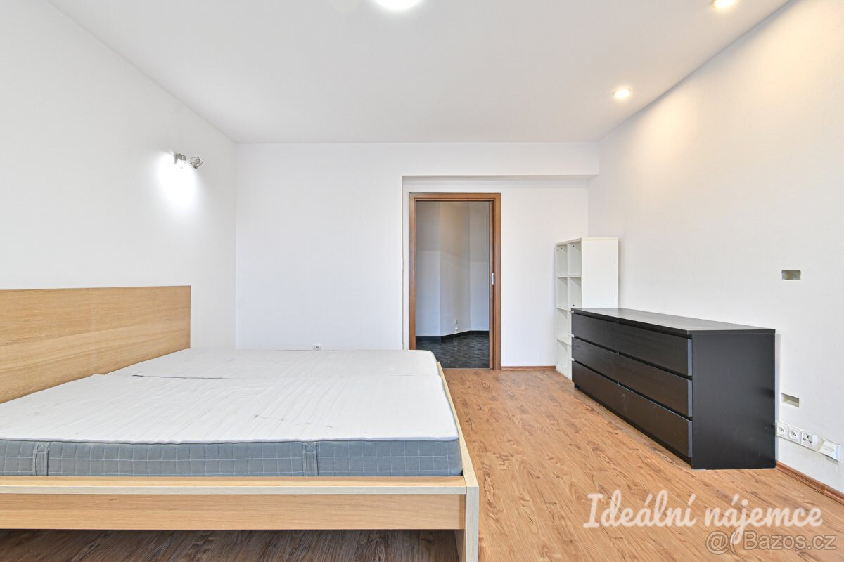 3+kk, Křídlovická - 9