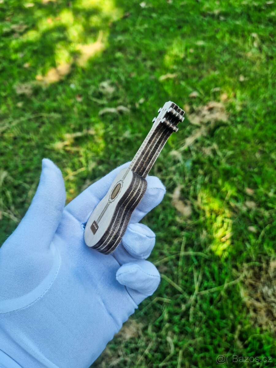 Kytara – dřevěný box na trsátka (verze 1) - 9
