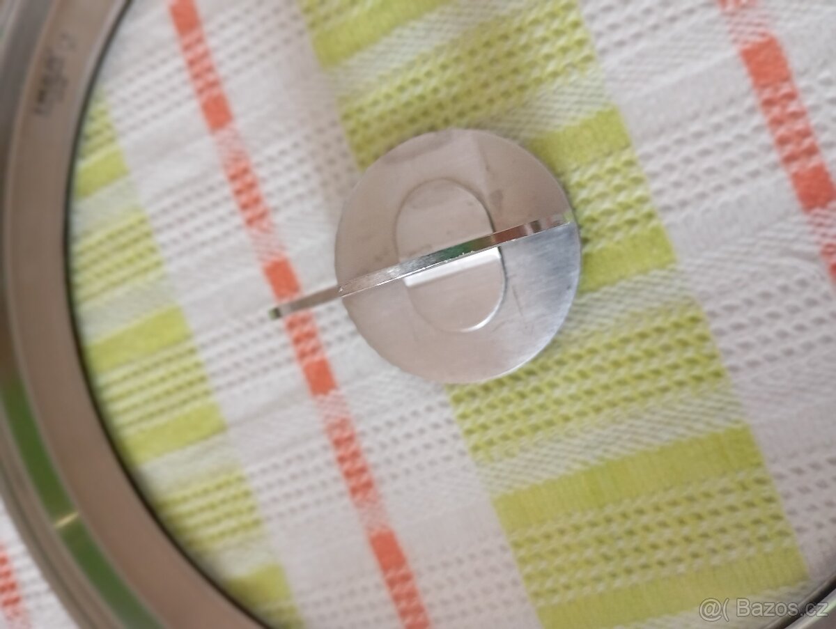 plech smalt ,nerez pánev,barová židle - 9