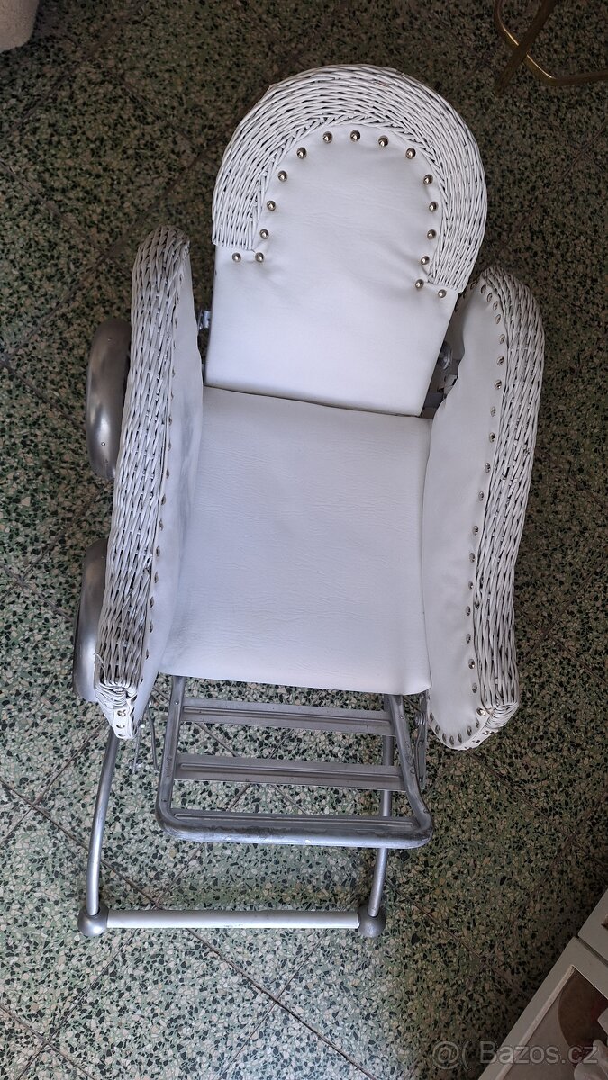 Poválečný kočárek pro miminka - 9