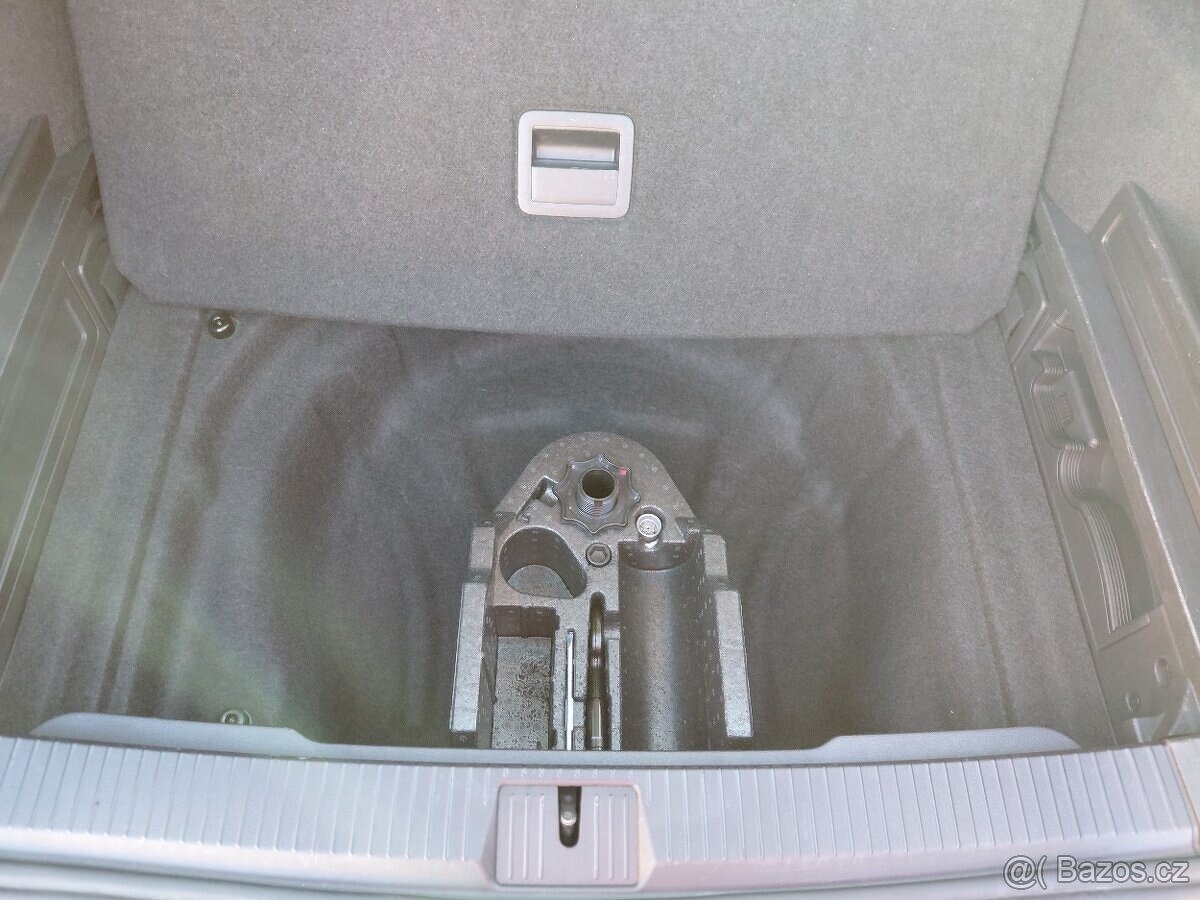 VW Passat 2.0 Tdi. 2021, pouze 136000 KM - 9