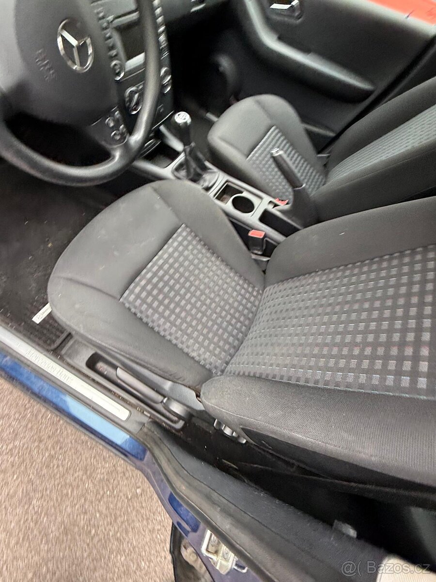 Mercedes benz A169 - 9