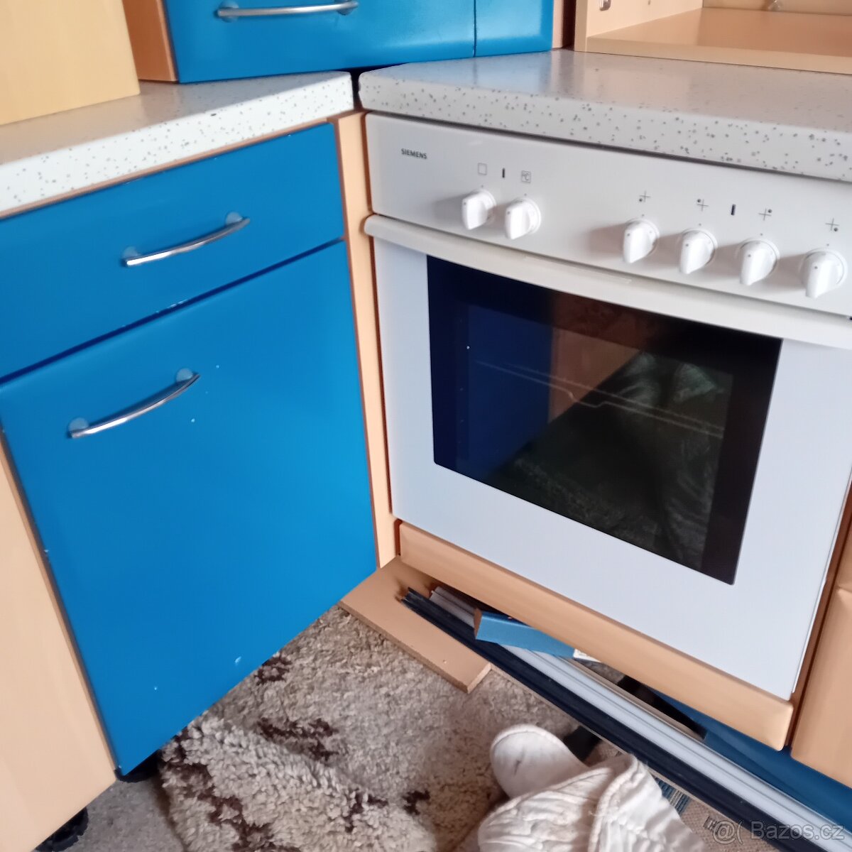 Kuchyňská linka se spotřebiči - 9