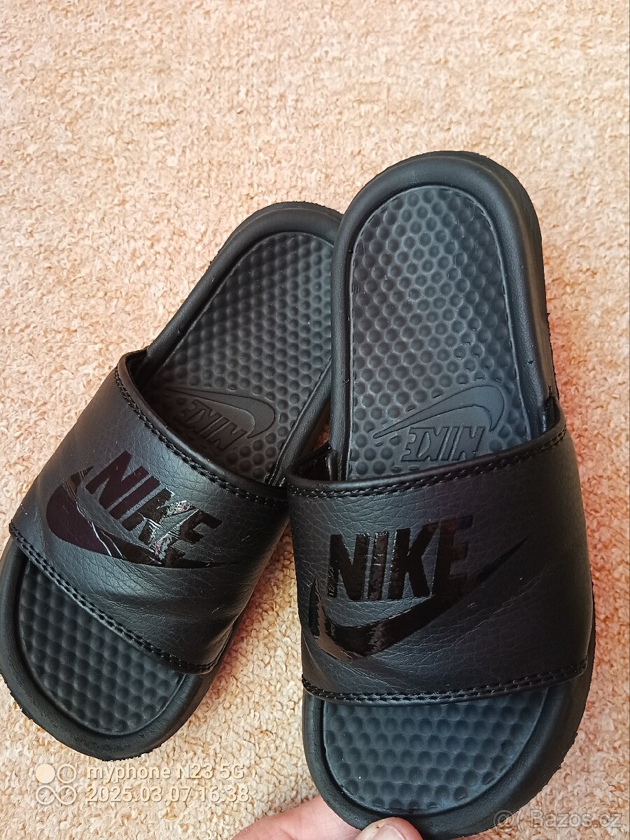 Pantofle zn."NIKE" vel."32" - 9