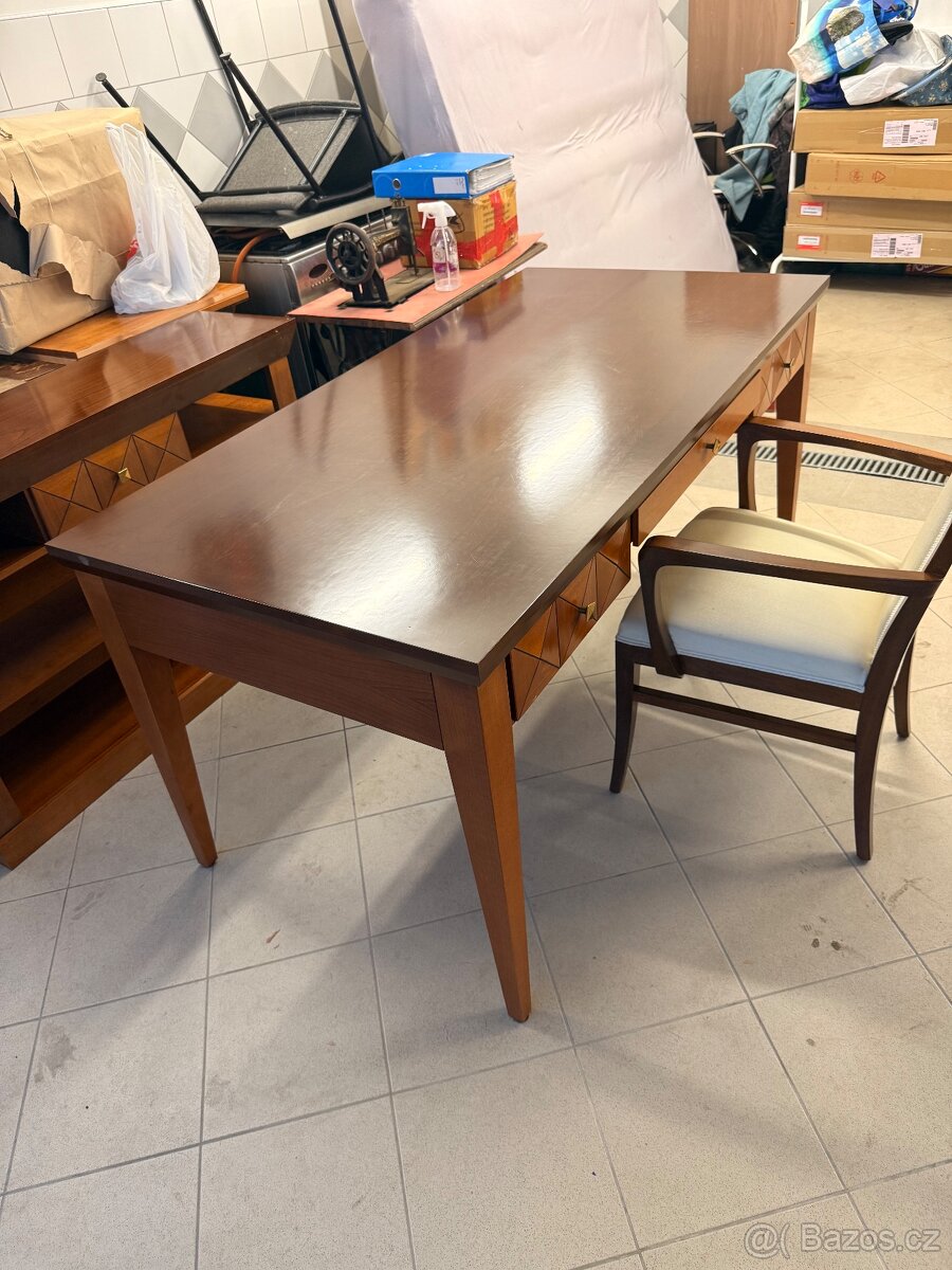 Dřevěný set - komoda, tv stolek, stůl s židlí - 9