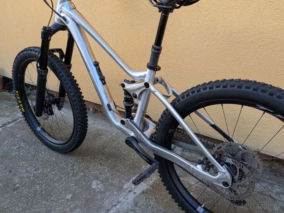 24" celoodpružené kolo Giant Faith 24 - 9