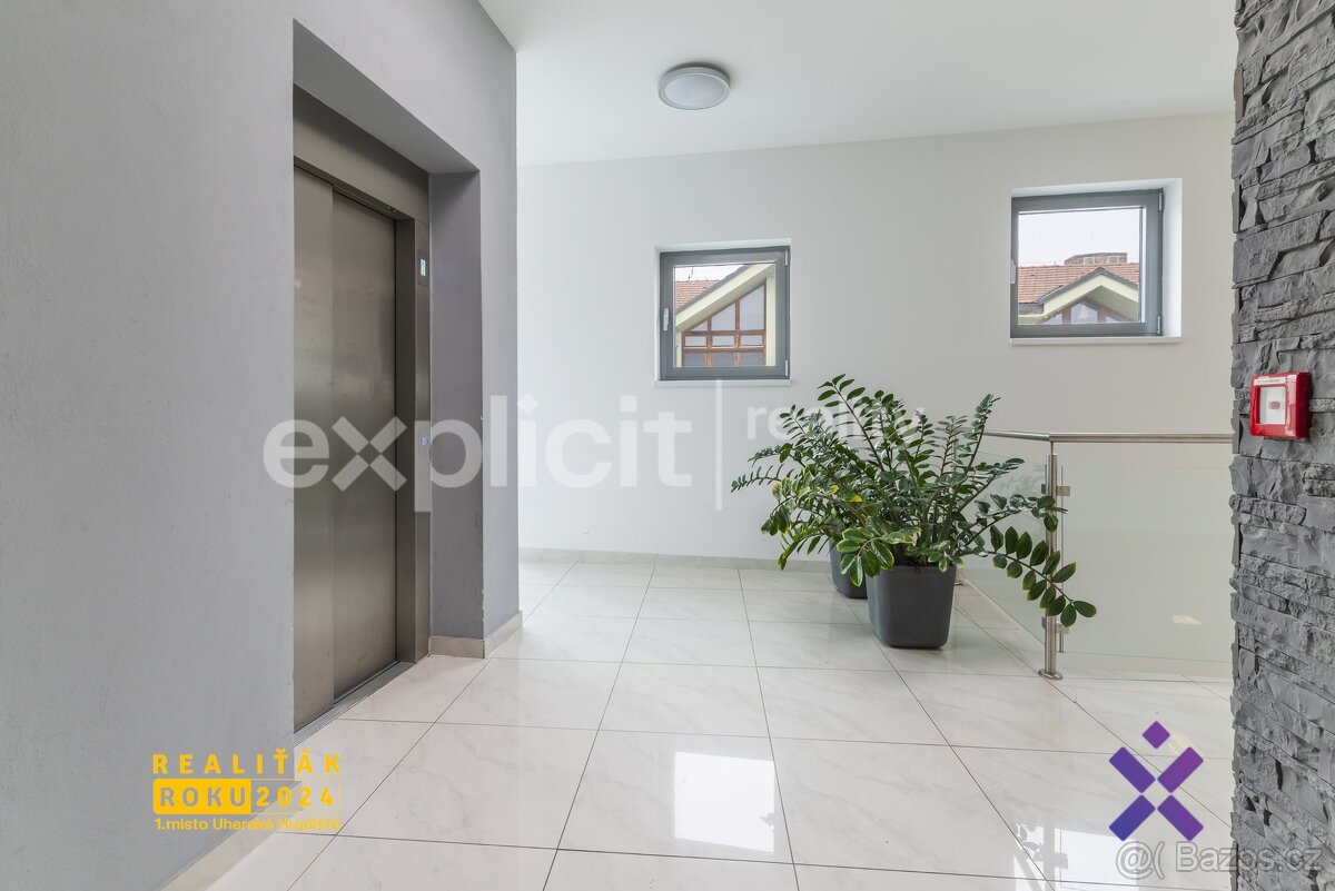 Pronájem obchodních prostor v centru města 142 m² - Uherský - 9