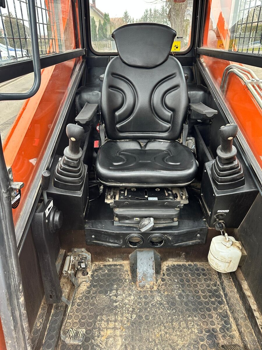 nakladač LOCUST 903 - 9