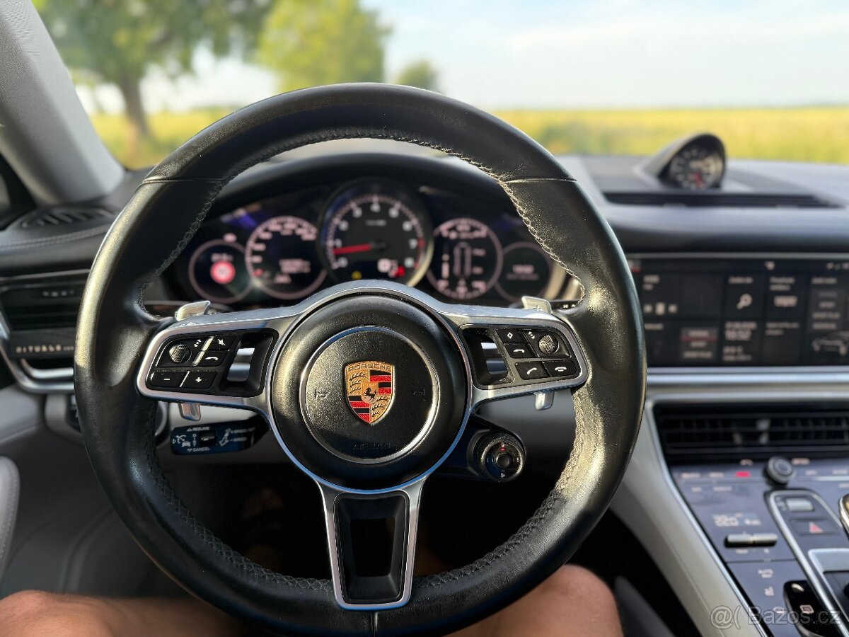Porsche Panamera 4S - 9