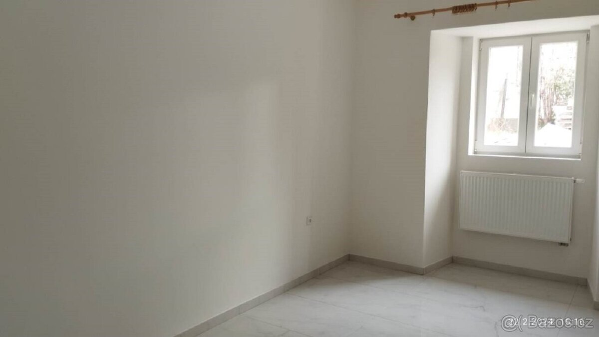 Byt 2+1+hala v rod.domku s terasou a zahrádkou, K.Hora - 9