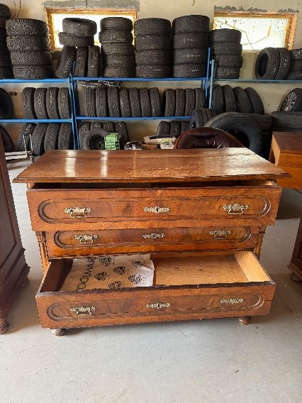 Starožitný nábytek a piano - 9