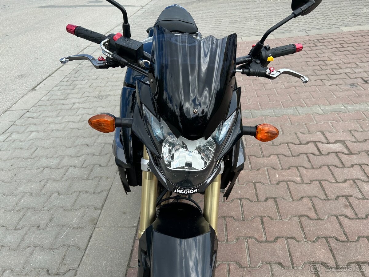 Suzuki GSR 750 2011 - 9