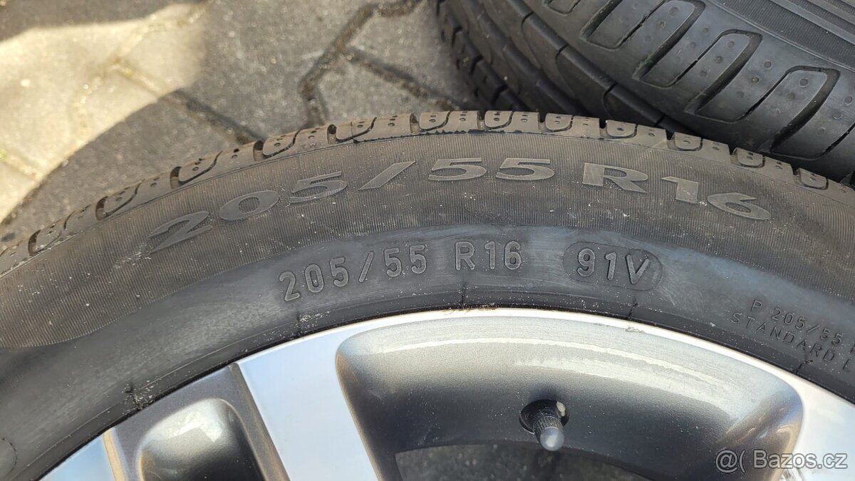 Alu kola VW Golf Touran 205/55 R16 pneu Pirelli 99% - 9