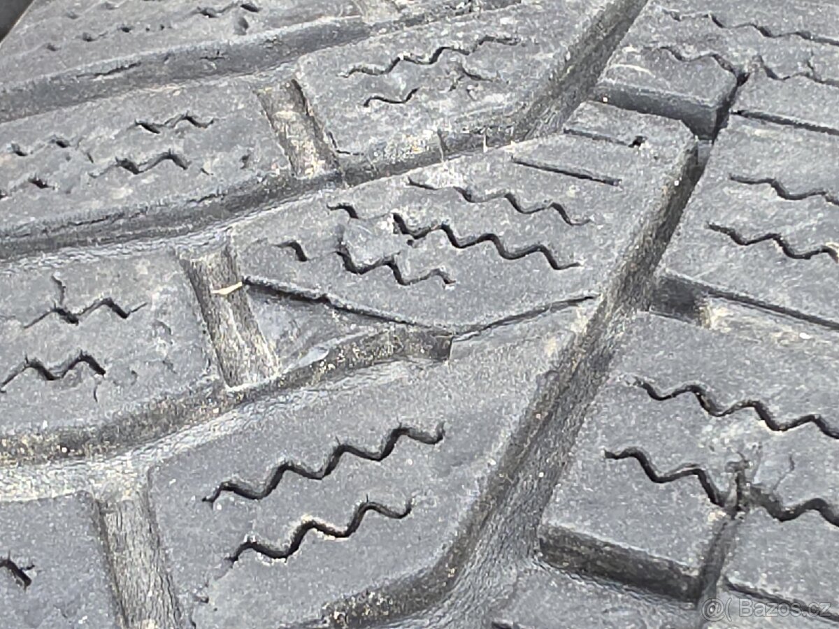 Zimní sada 215/70 R16, 114,3 - 9