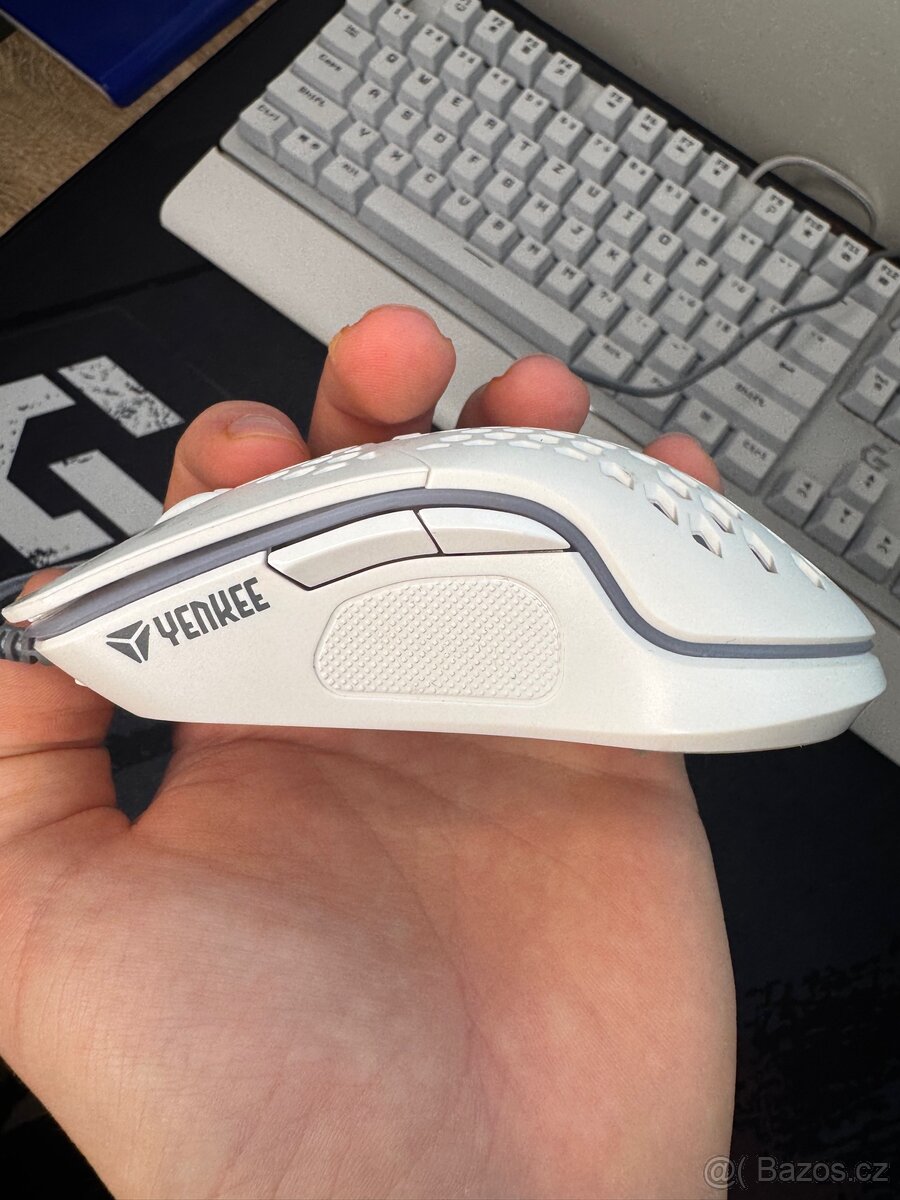 PS4 500GB + Just Cause 4 + klávesnice, myš, sluchátka - 9