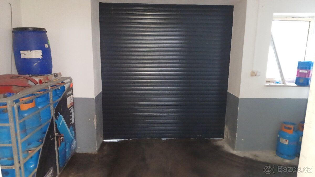 Prodej skladového prostoru 1.751m2 s vilou pro ubytování v H - 9