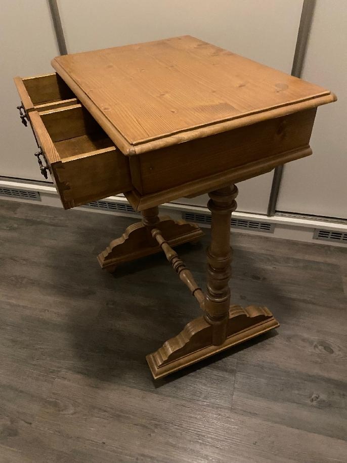 Starožitný stolek - 9