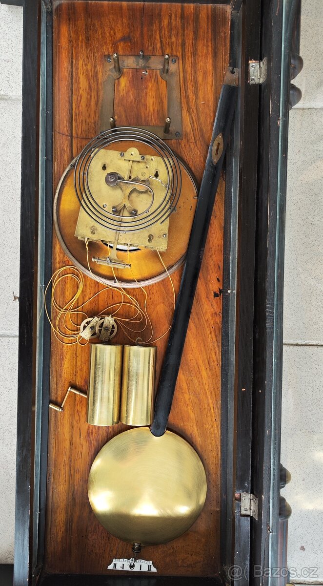 staré zdobené dvouzávažové hodiny - 9