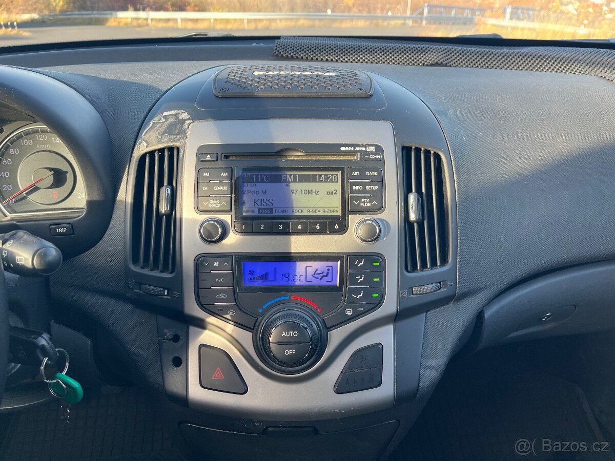 Hyundai I30cw 1,6i 92kw VYHŘÍVANÁ SEDADLA - 9