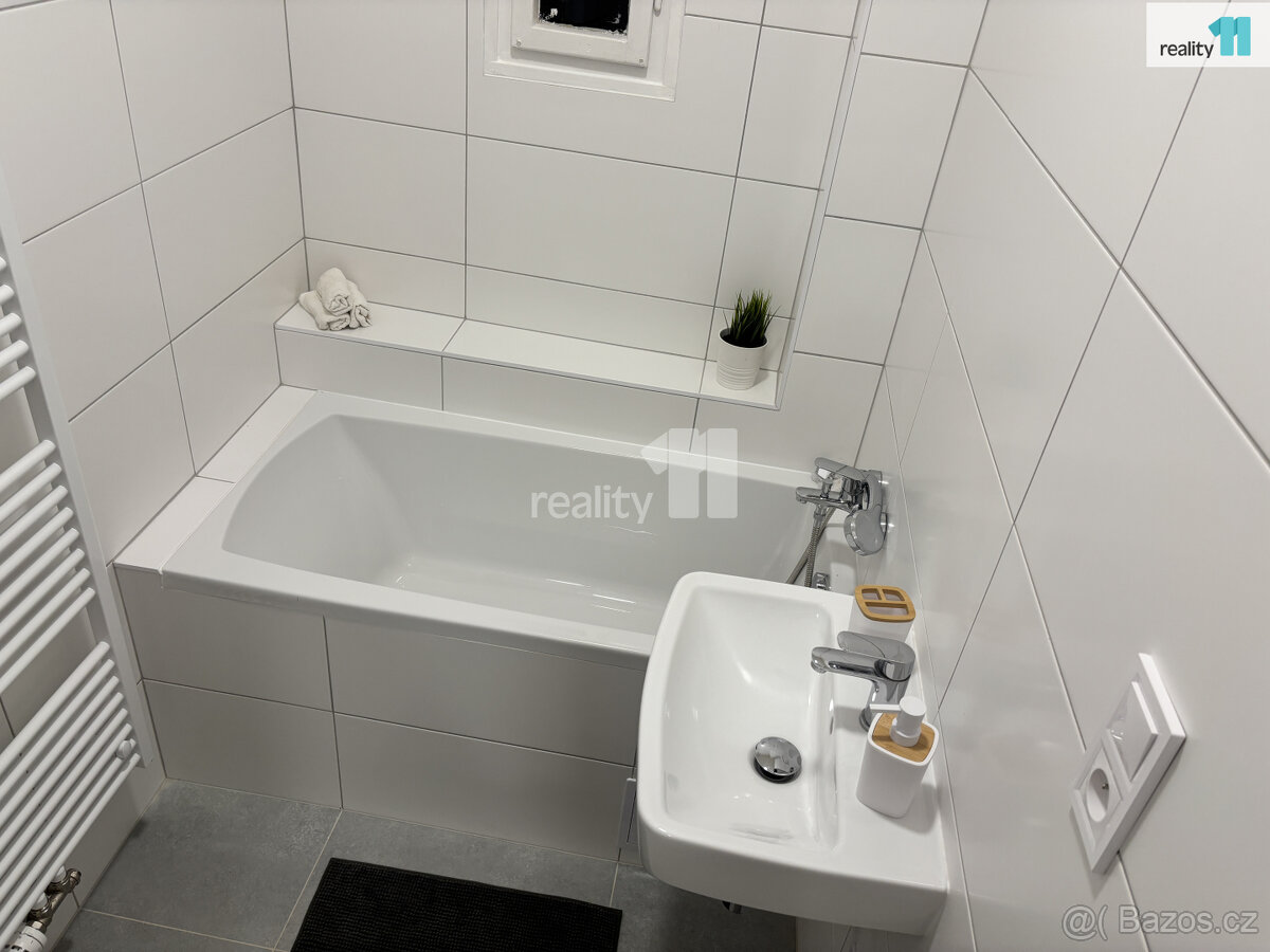 Pronájem bytu 3+kk, 75 m2, Praha 3 - 9