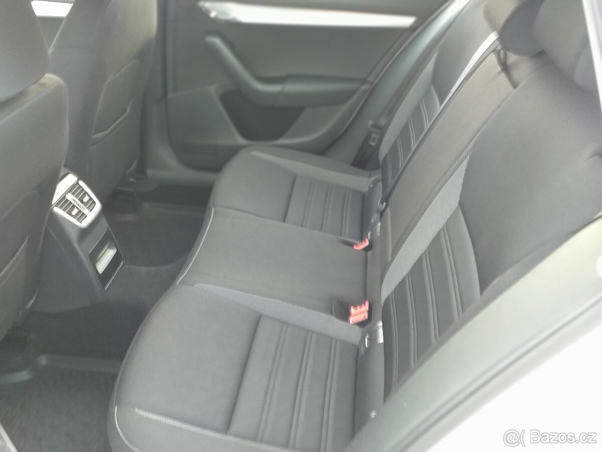 ŠKODA OCTAVIA COM III,1,6 TDi,ESP,KLIMA,ČR.SERVISKA - 9