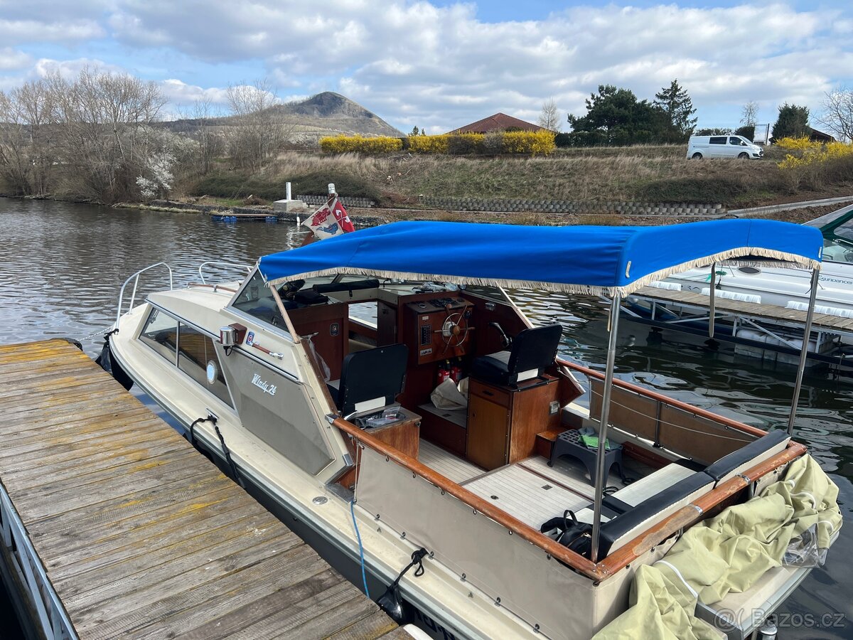 Motorova kajutova lod Windy24 - pěkný stav - 9