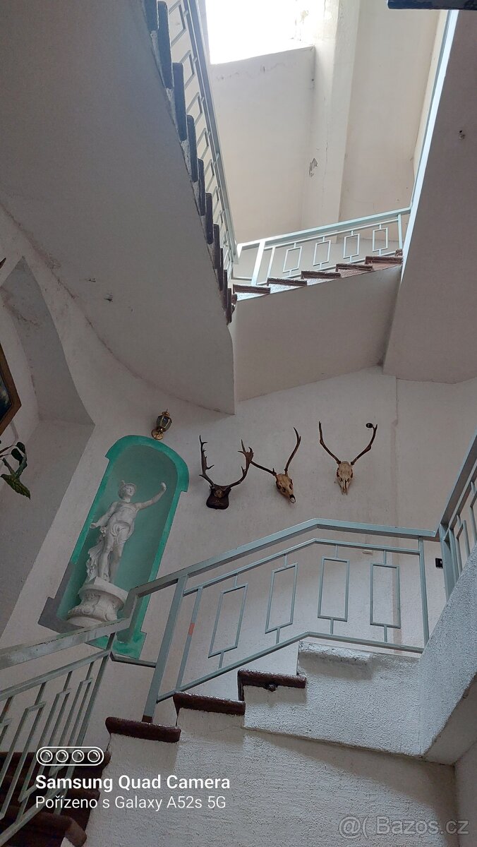 Bytový dům s mnoha nebytovými prostory - 9