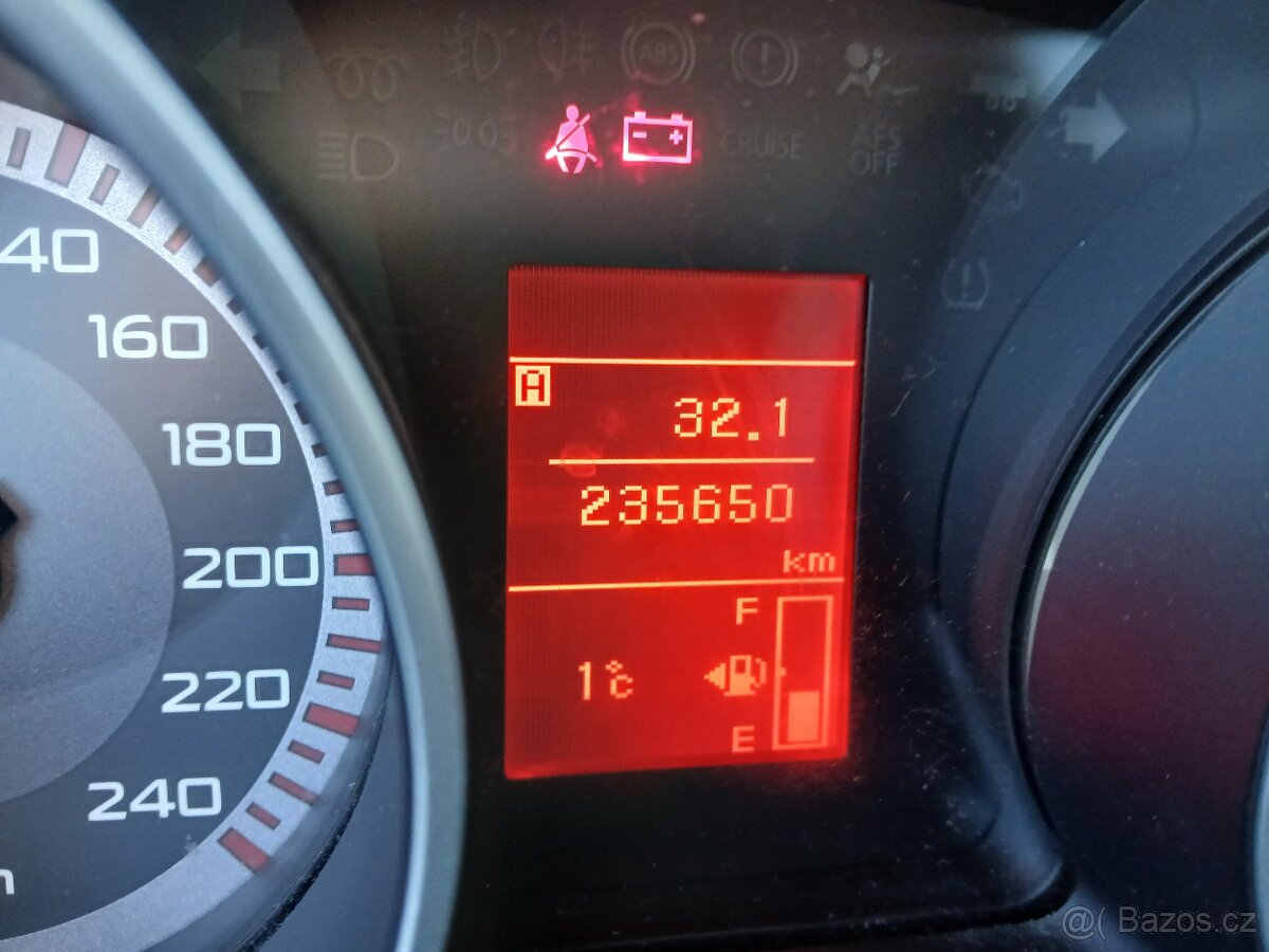 Mitsubishi Outlander - 9