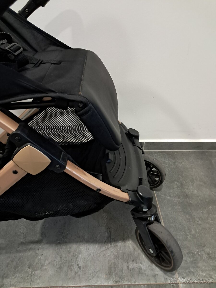 Kočárek MoMi Estelle černý - 9