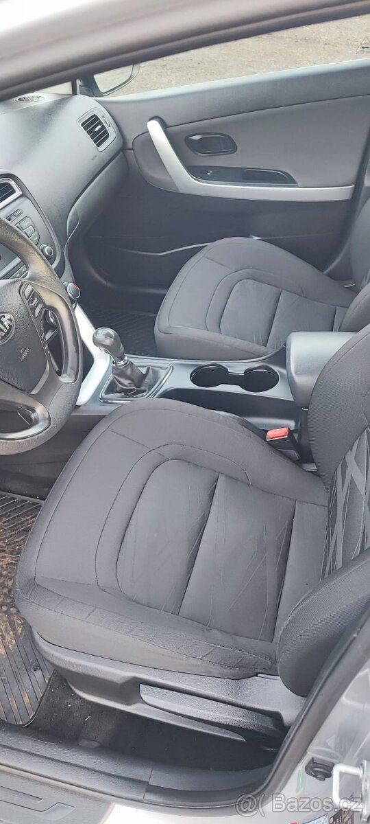 Kia Cee'd 1.4i - 9