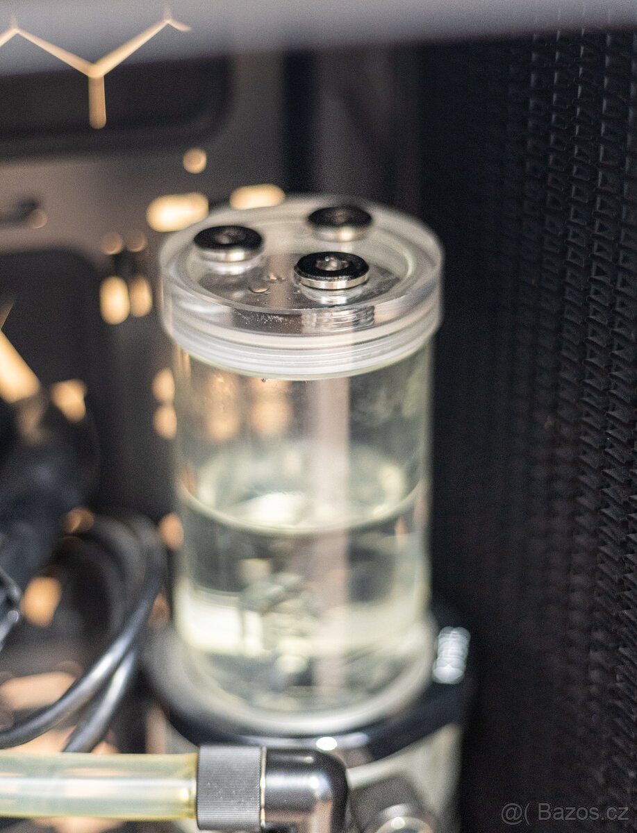 Prémiový herní PC s vodním chlazením - 9