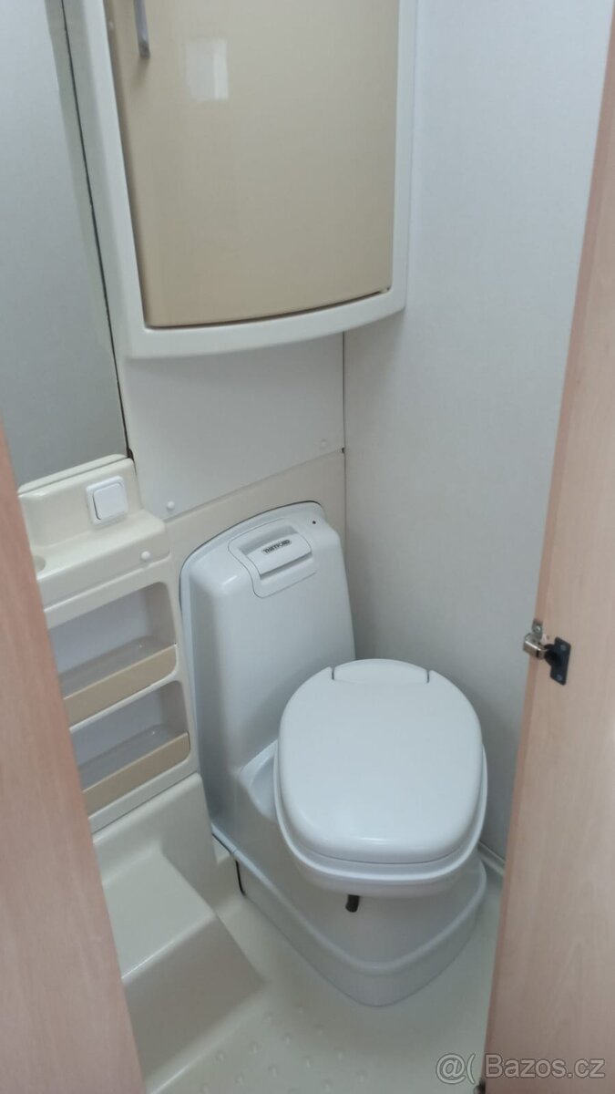 PRODÁM KARAVAN CHATEAU 1200kg - 9