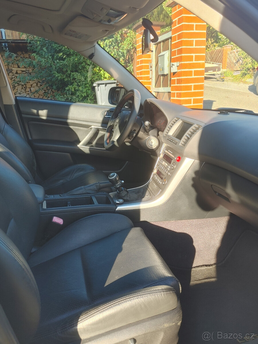 Subaru Legacy 3.0R Spec B–6MT, 180 kW – radost ze řízení - 9