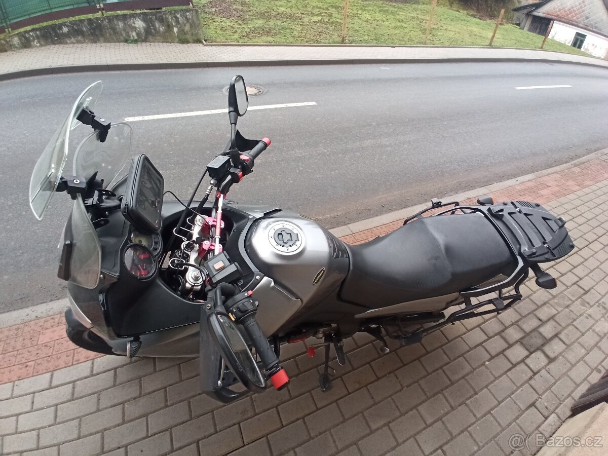Suzuki DL650 V-Strom - 9