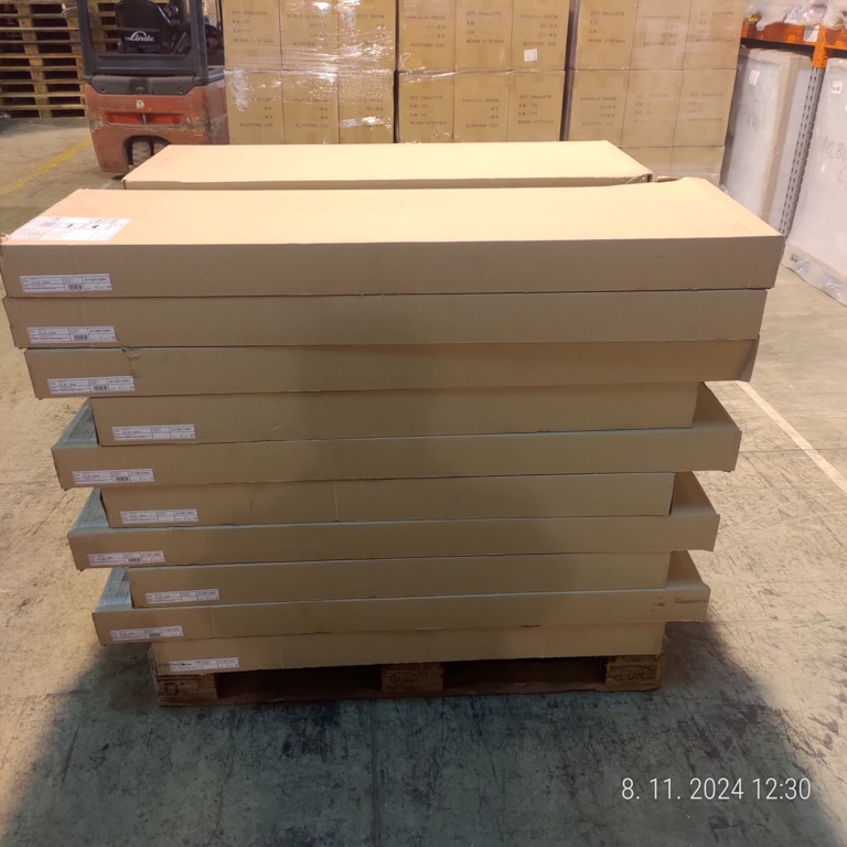 Komody, botník a další - 9