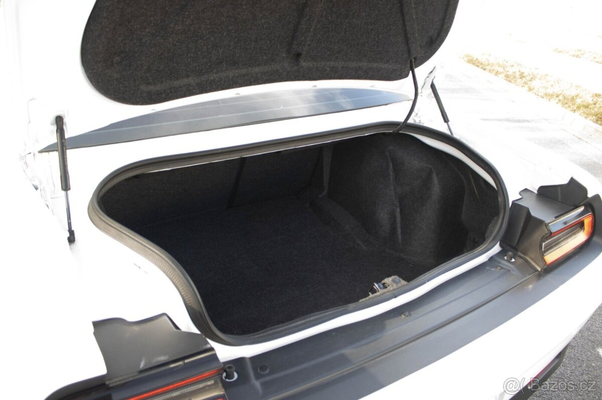 Dodge Challenger 5,7 HEMI RT - 9