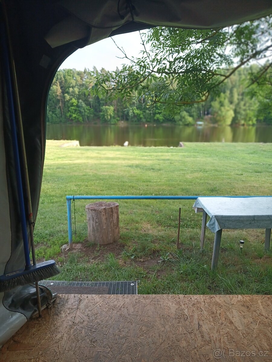 Karavan s pevným stáním - 9