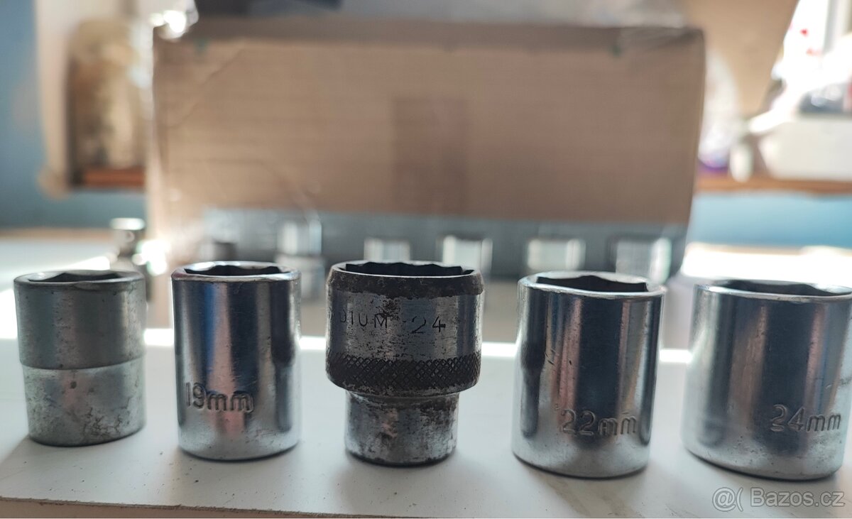 Kolovrátek Tona 1/2" + hlavice 1/2" + ráčna 3/8" - 9