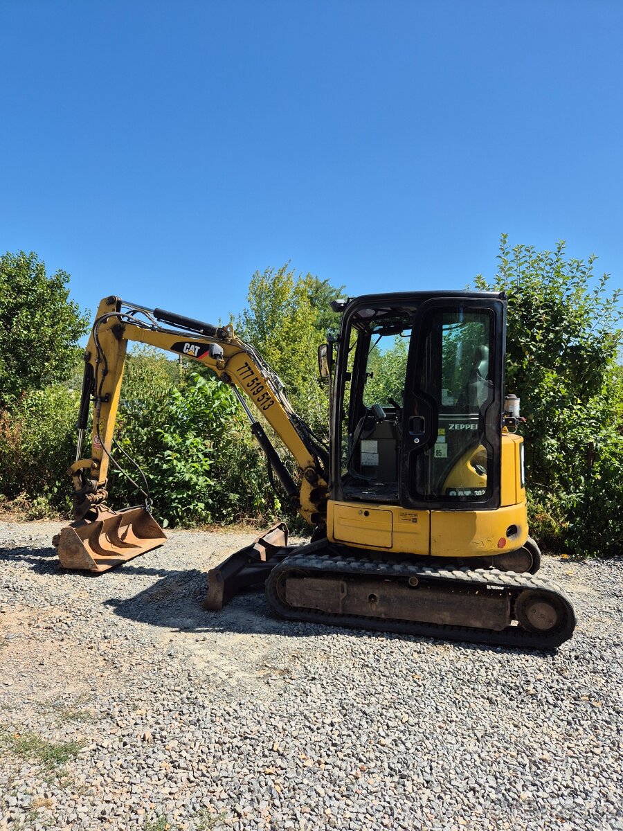 Minibagr CAT 303.5 CR - 9
